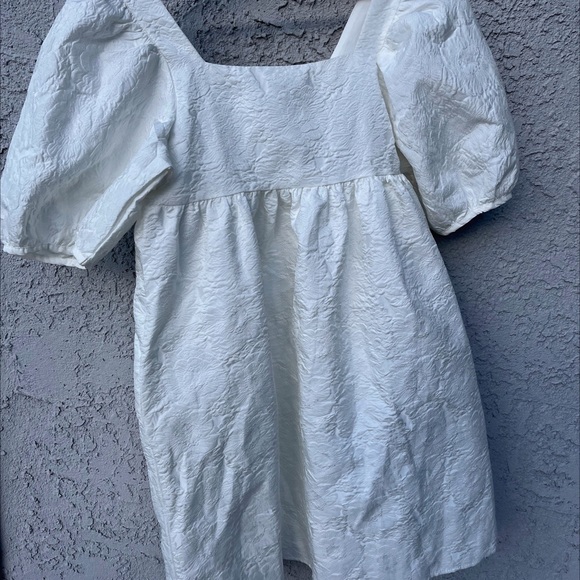 NEW White Puffed Sleeve Babydoll Dress 🤍 - Picture 6 of 9